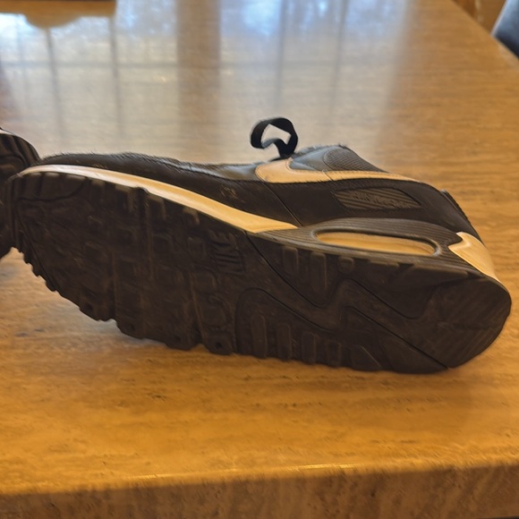 Nike mens Air Max shoes - Picture 8 of 9